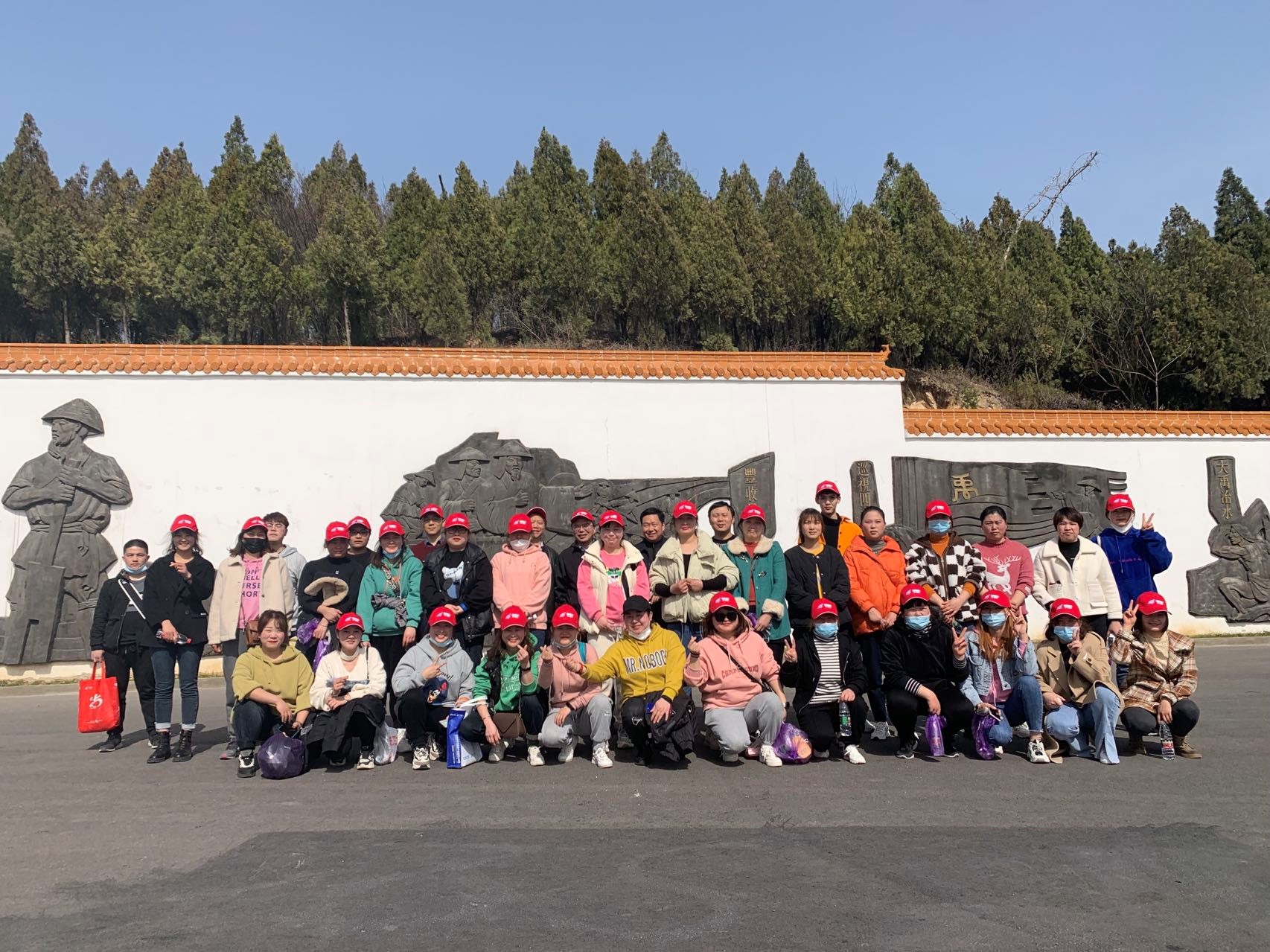 文明登山健康行，志愿服務(wù)護(hù)環(huán)境——依愛(ài)消防開(kāi)展“學(xué)雷鋒日”主題活動(dòng)